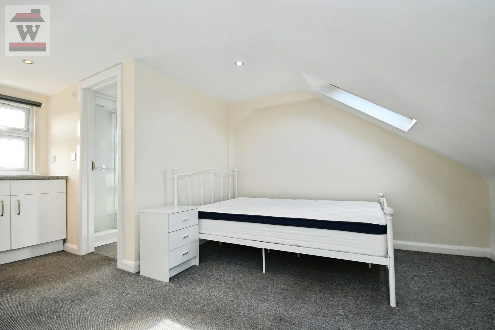 Flat Mafeking Avenue in Greater London