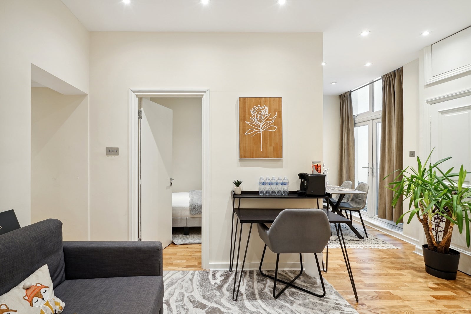 Flat Kynance Mews in Greater London
