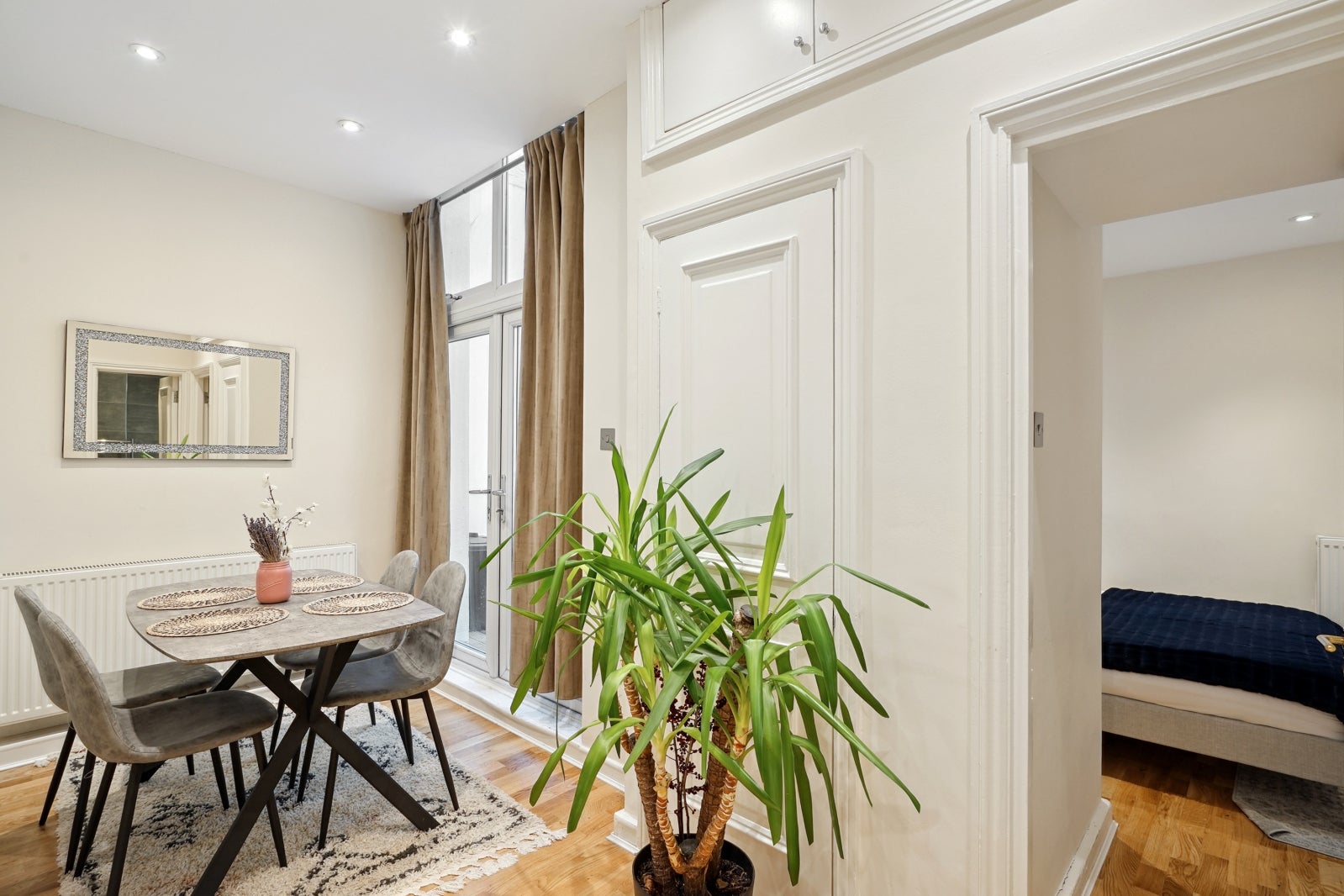 Flat Kynance Mews in Greater London