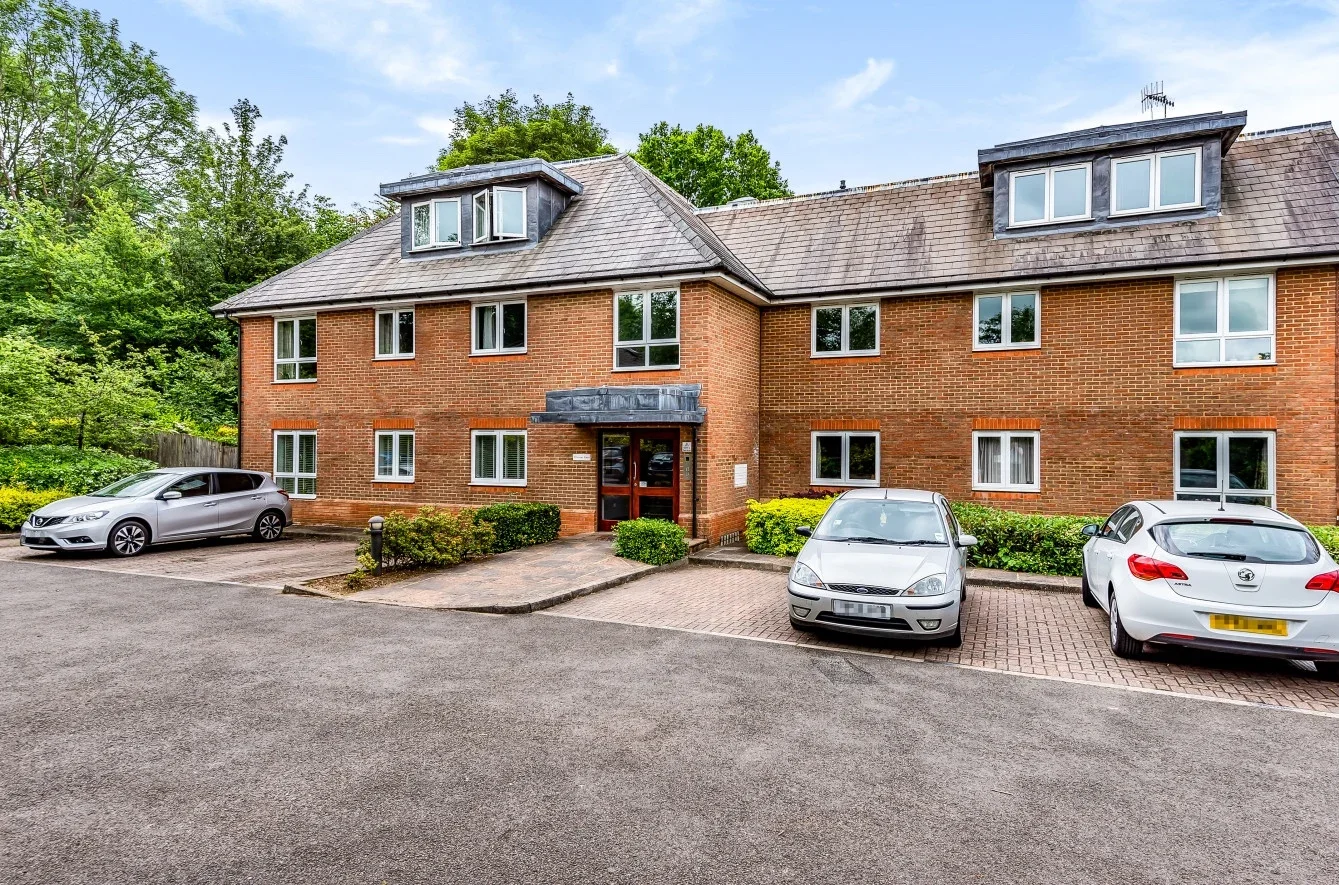 Flat Primrose Court in Guildford