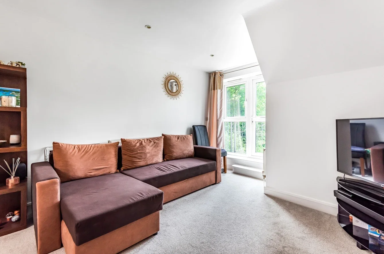 Flat Primrose Court in Guildford