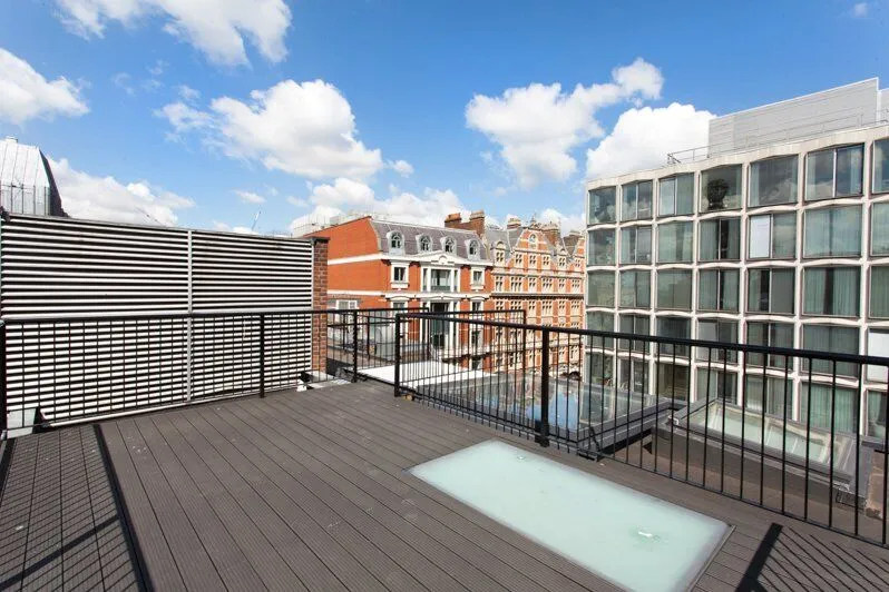 Flat St Martin's Lane in City of Westminster