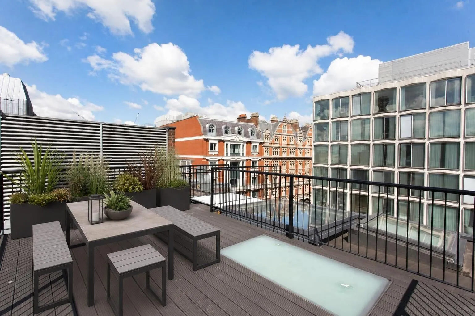 Flat St Martin's Lane in City of Westminster