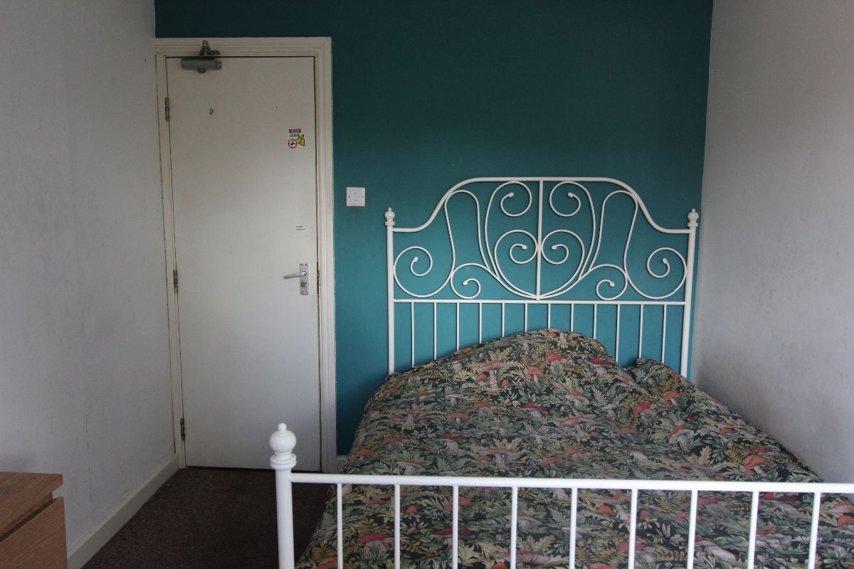 Room Jubilee Road in Ashfield