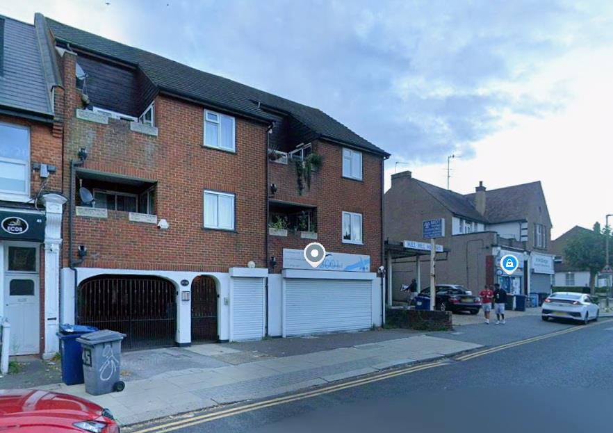 Flat Watford Way in Greater London