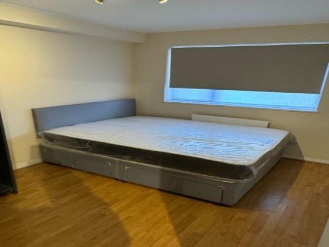 Flat Watford Way in Greater London