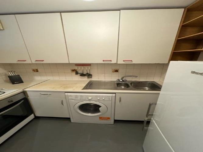 Flat Watford Way in Greater London