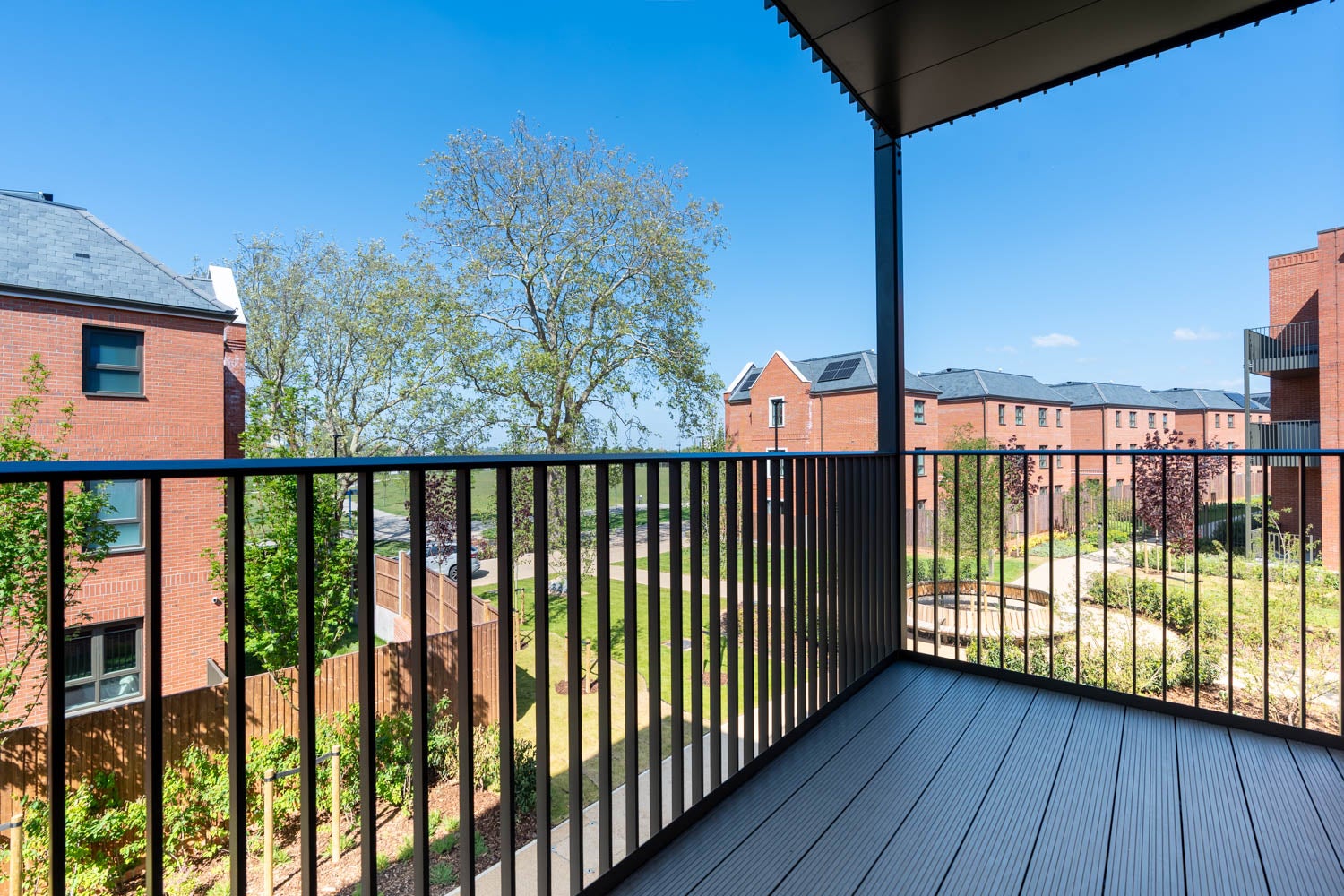 Flat Lapidge Drive in Greater London