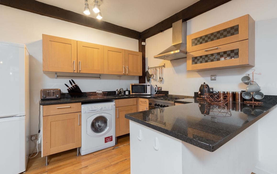 Flat Long Lane in Greater London