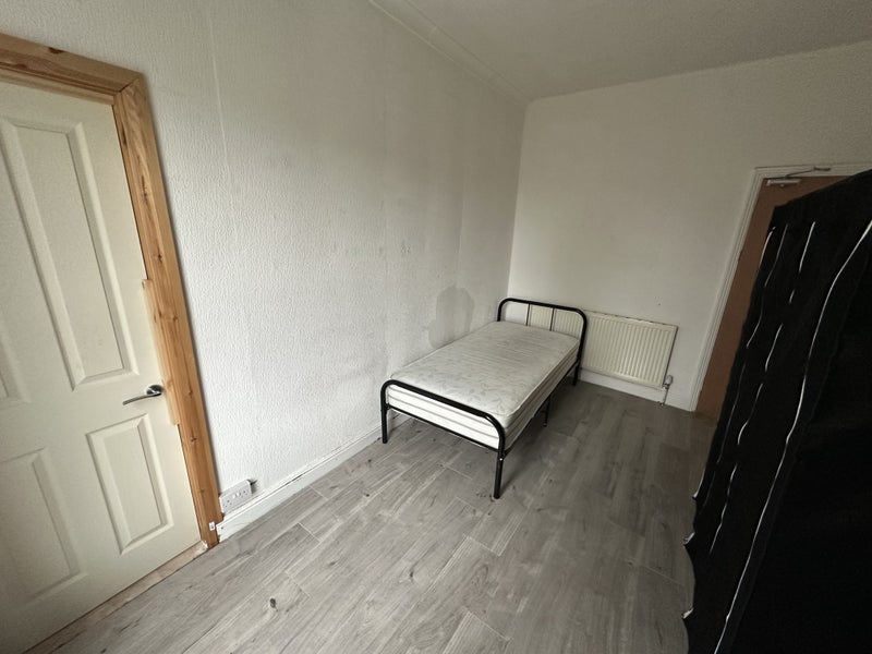 Room Neville Street in Wakefield