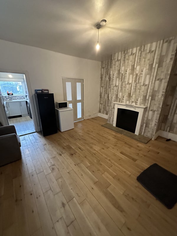 Room Neville Street in Wakefield