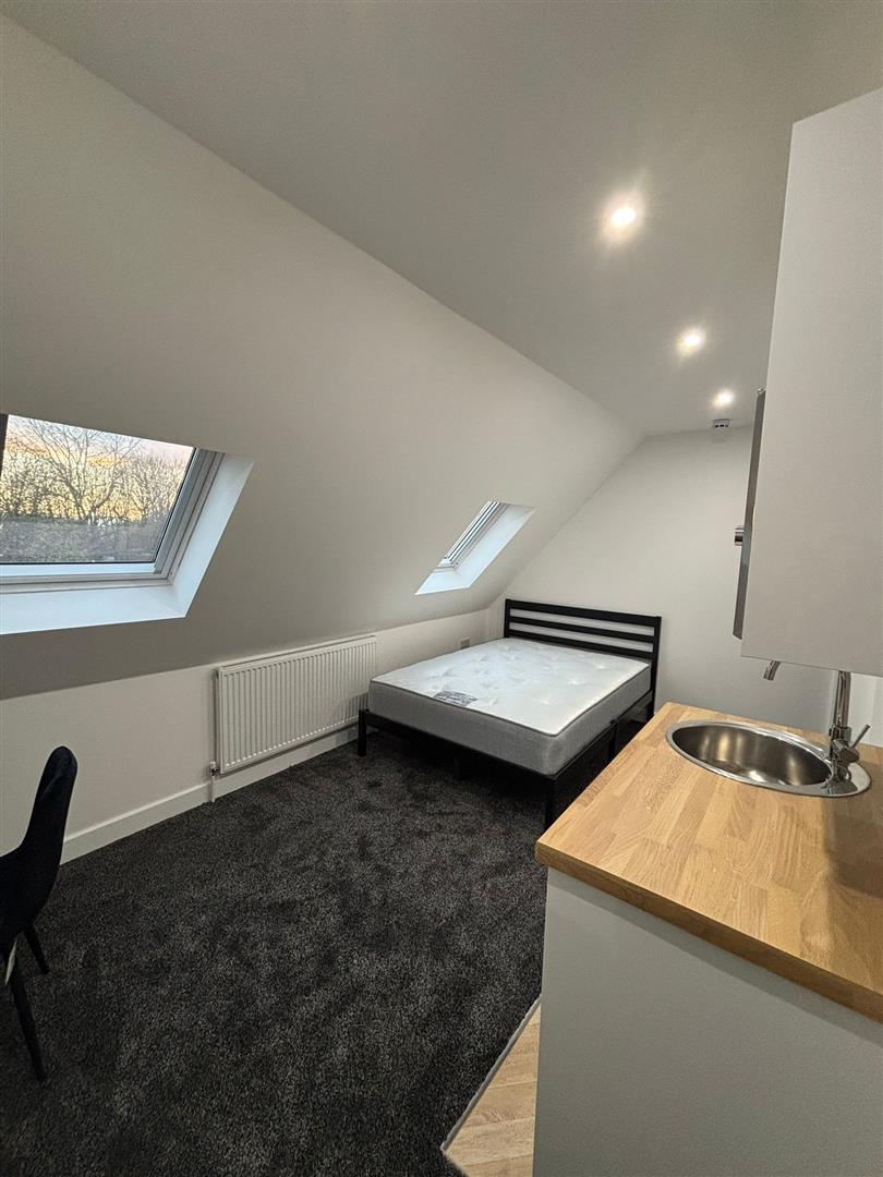 Flat Charter Avenue in Coventry