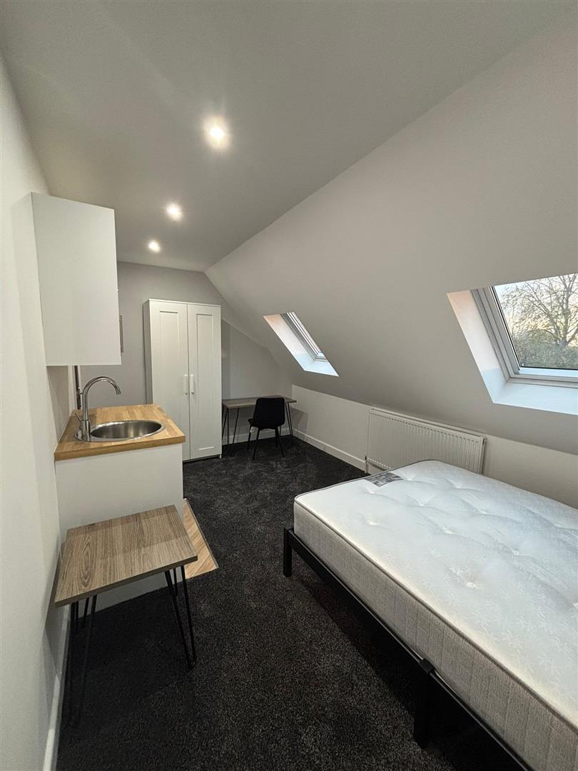 Flat Charter Avenue in Coventry