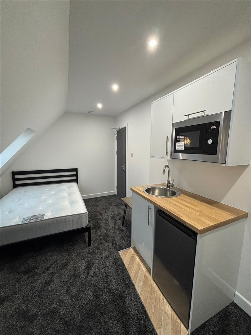 Flat Charter Avenue in Coventry