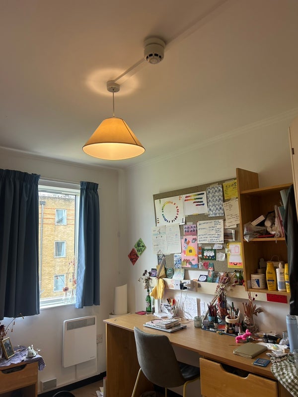Room Goodwood Road in Greater London