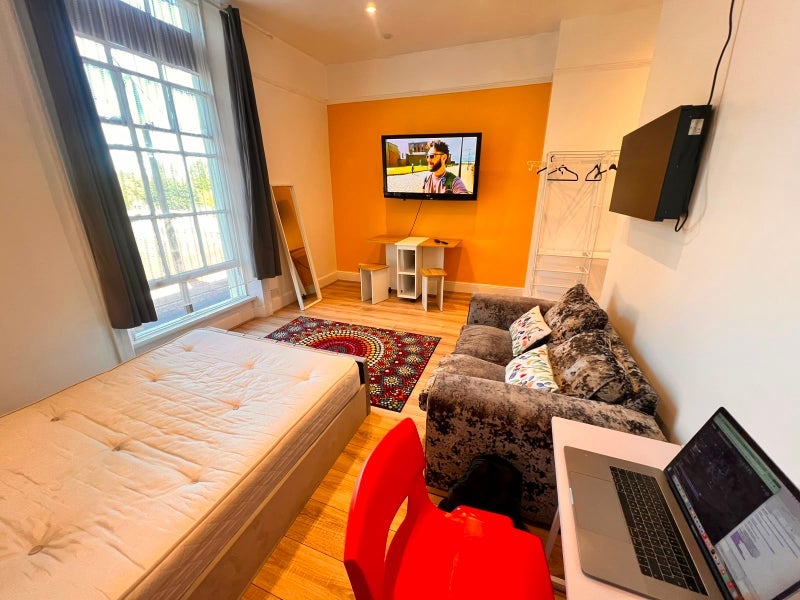 Room Lytton Street in Liverpool