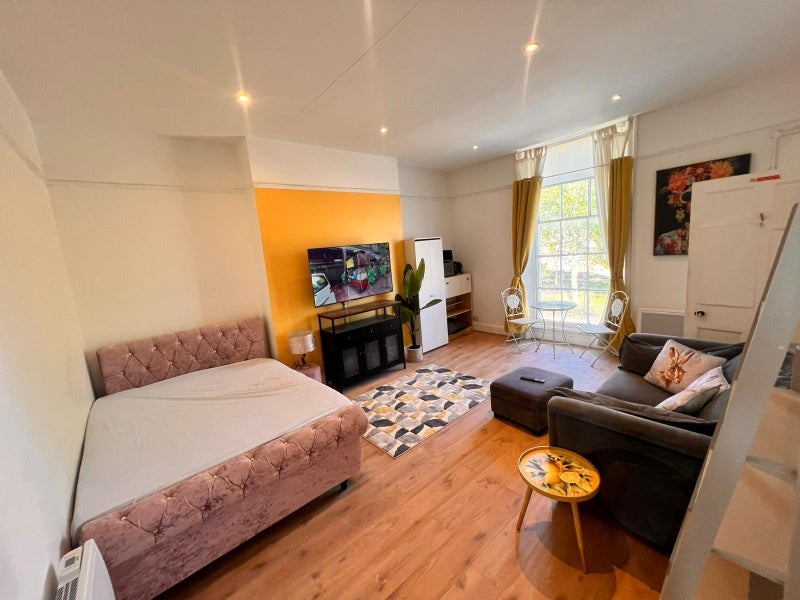 Room Lytton Street in Liverpool