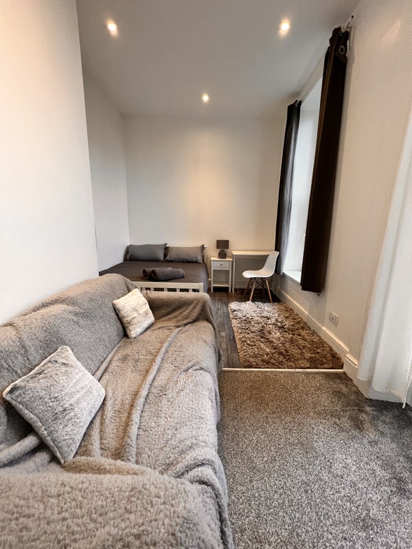 Room Lytton Street in Liverpool