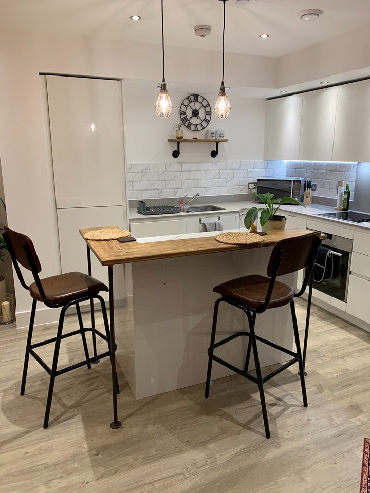 Room Lyon Road in Greater London