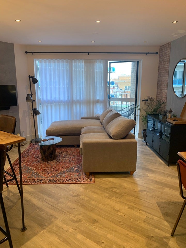 Room Lyon Road in Greater London