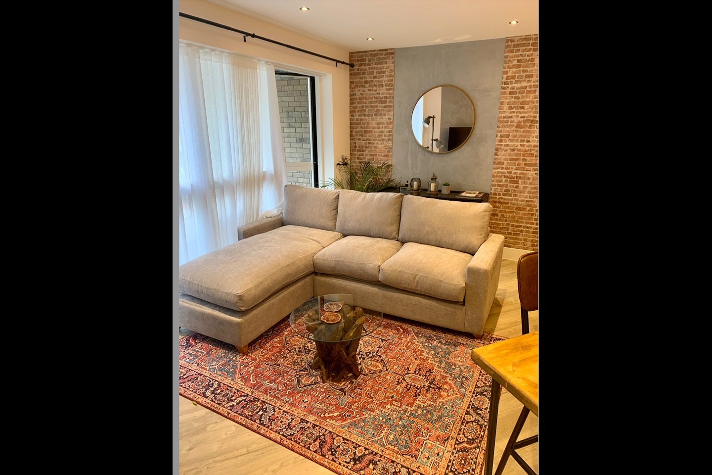 Room Lyon Road in Greater London