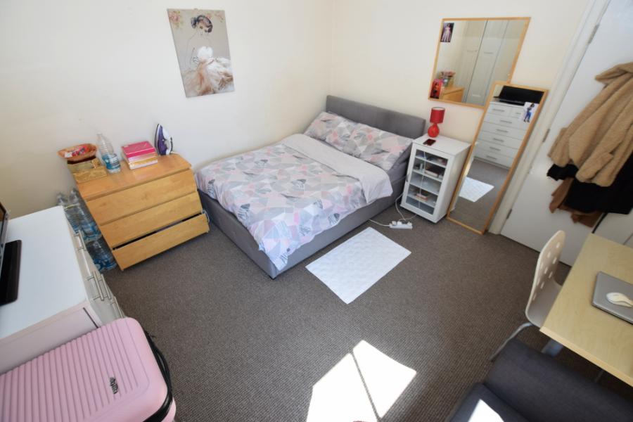 Room Birchfield Road in Northampton