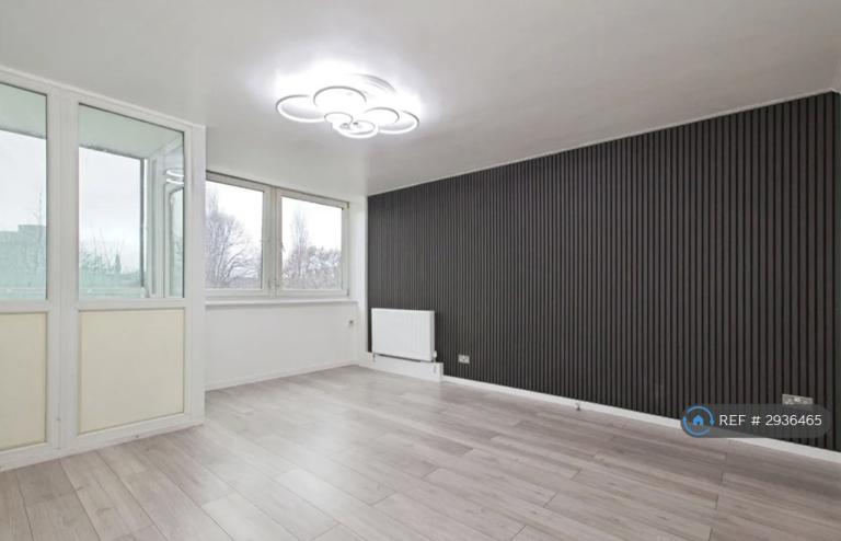 Flat Kingsman Street in Greater London