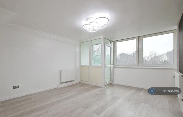 Flat Kingsman Street in Greater London