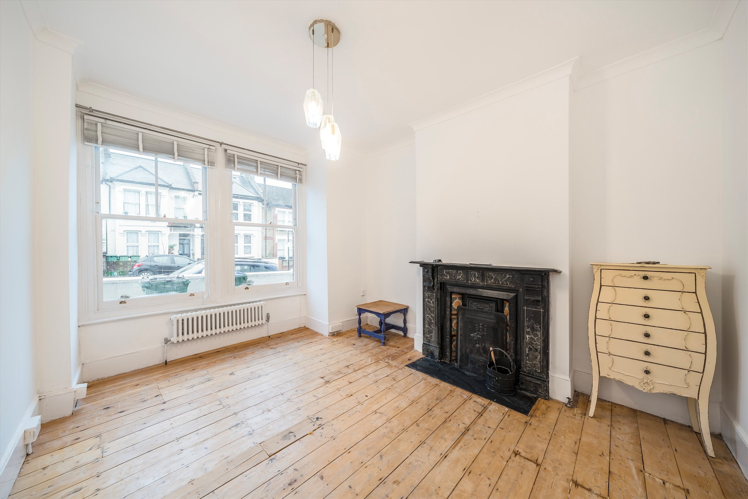 Flat Eastcombe Avenue in Greater London