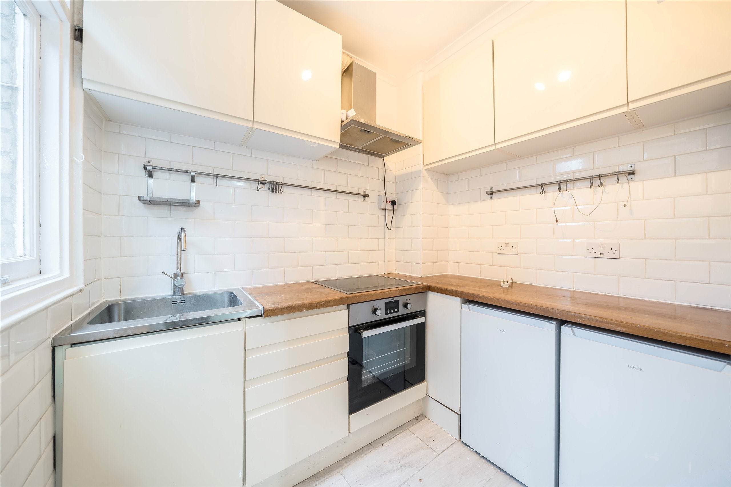 Flat Eastcombe Avenue in Greater London
