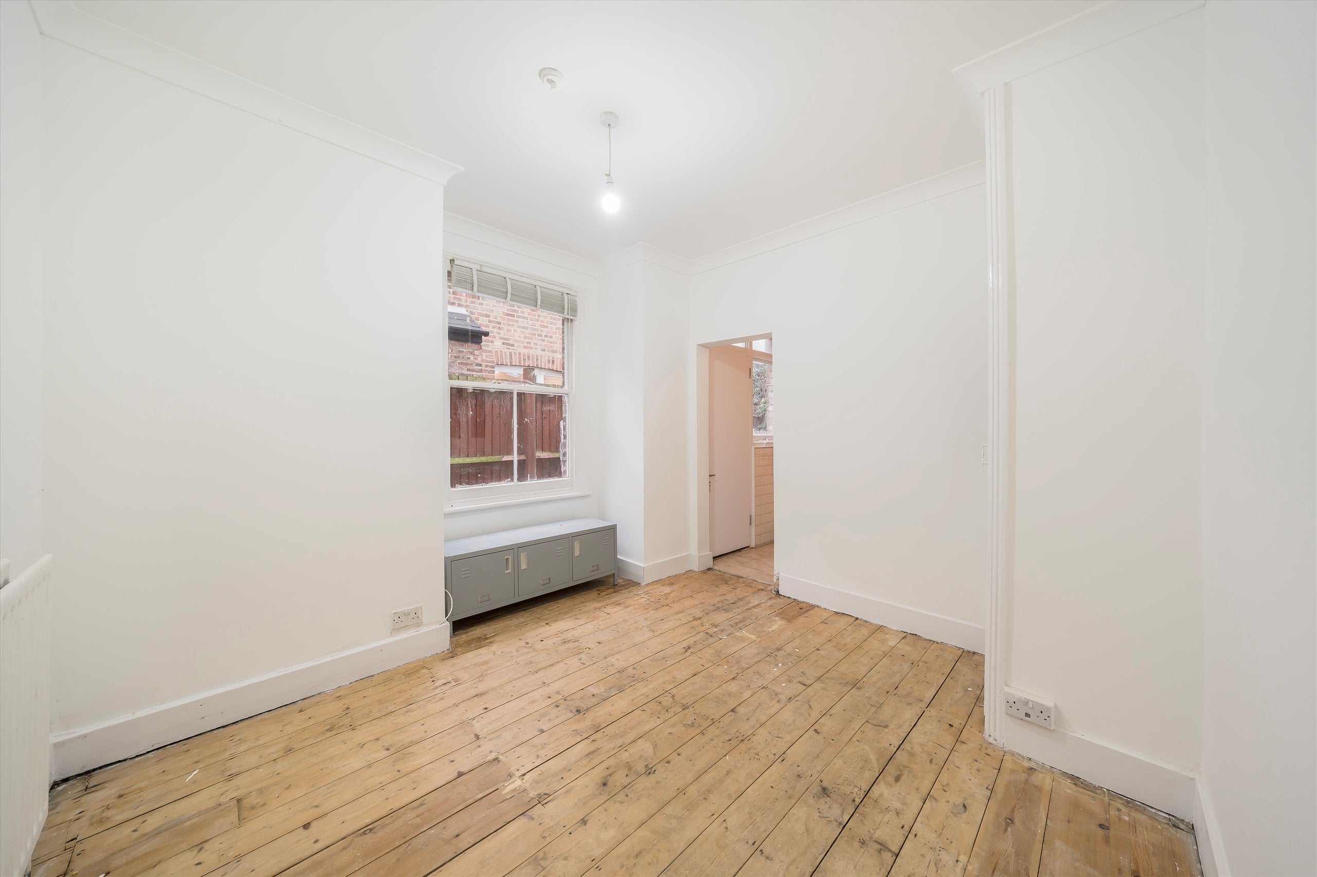 Flat Eastcombe Avenue in Greater London
