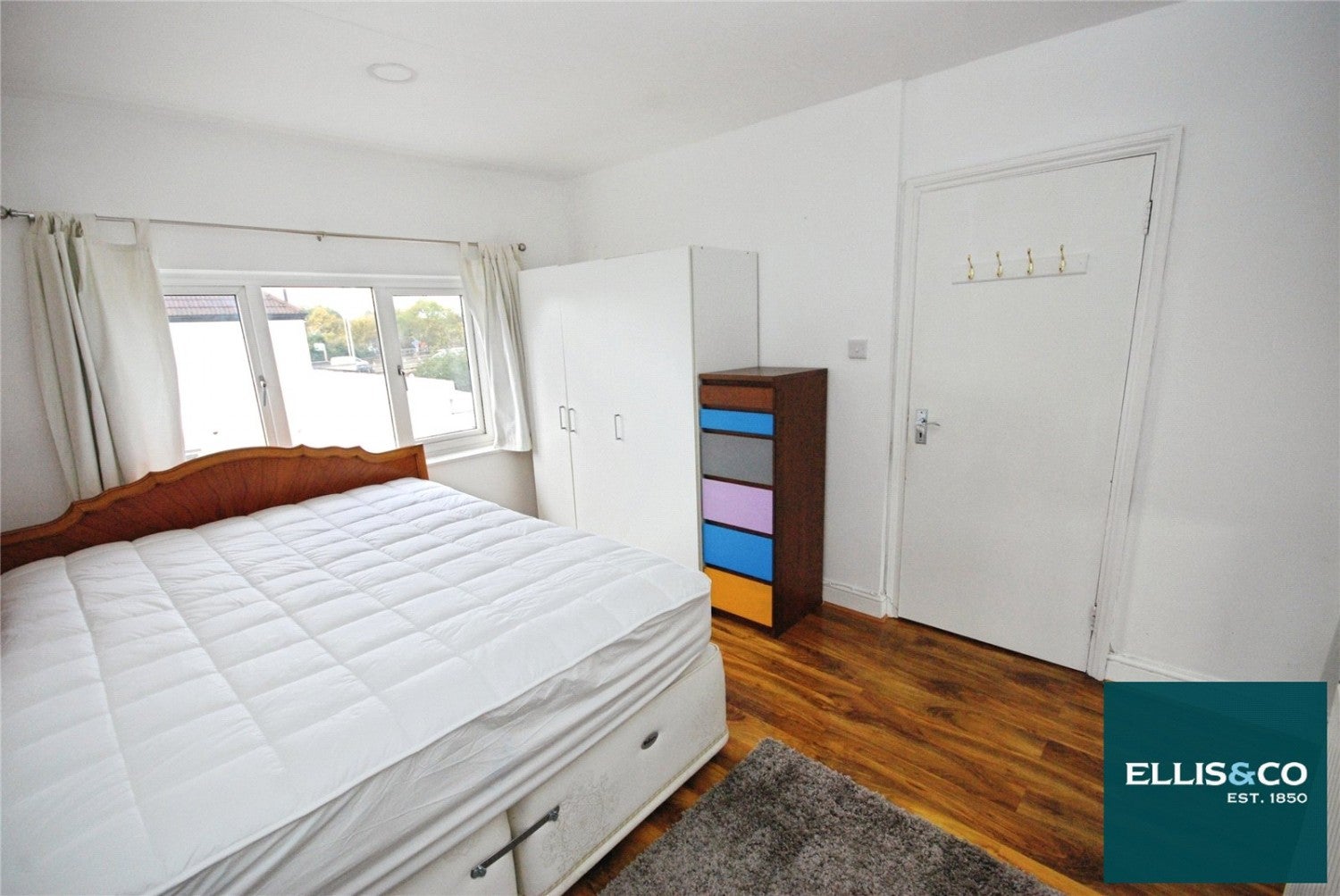 Flat Hamilton Road in Greater London