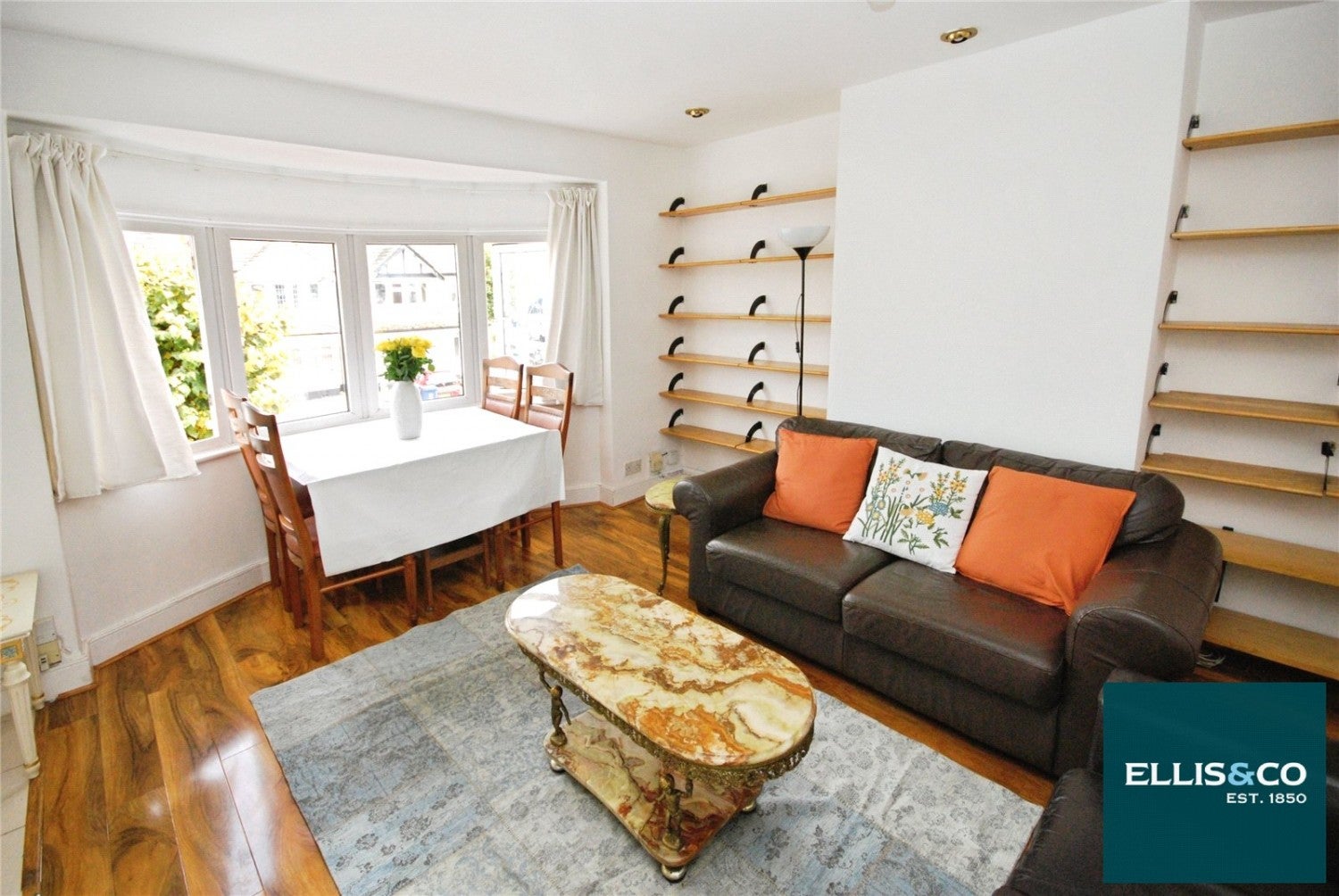 Flat Hamilton Road in Greater London