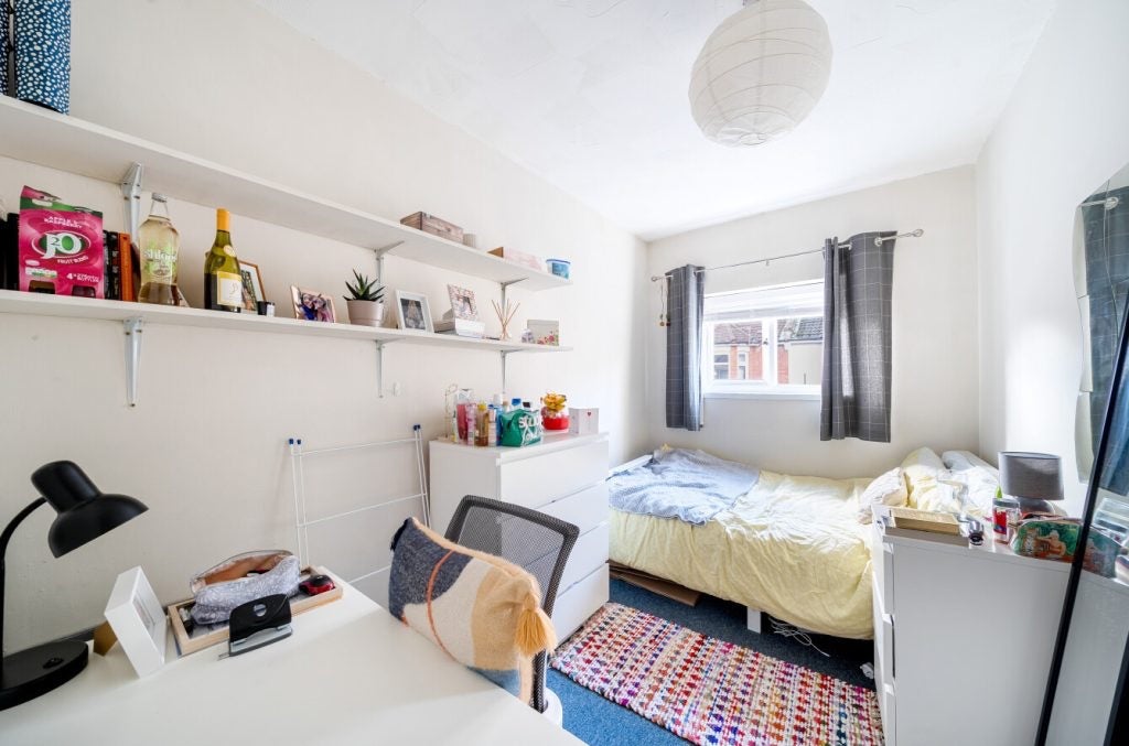 Room Thackeray Road in Southampton