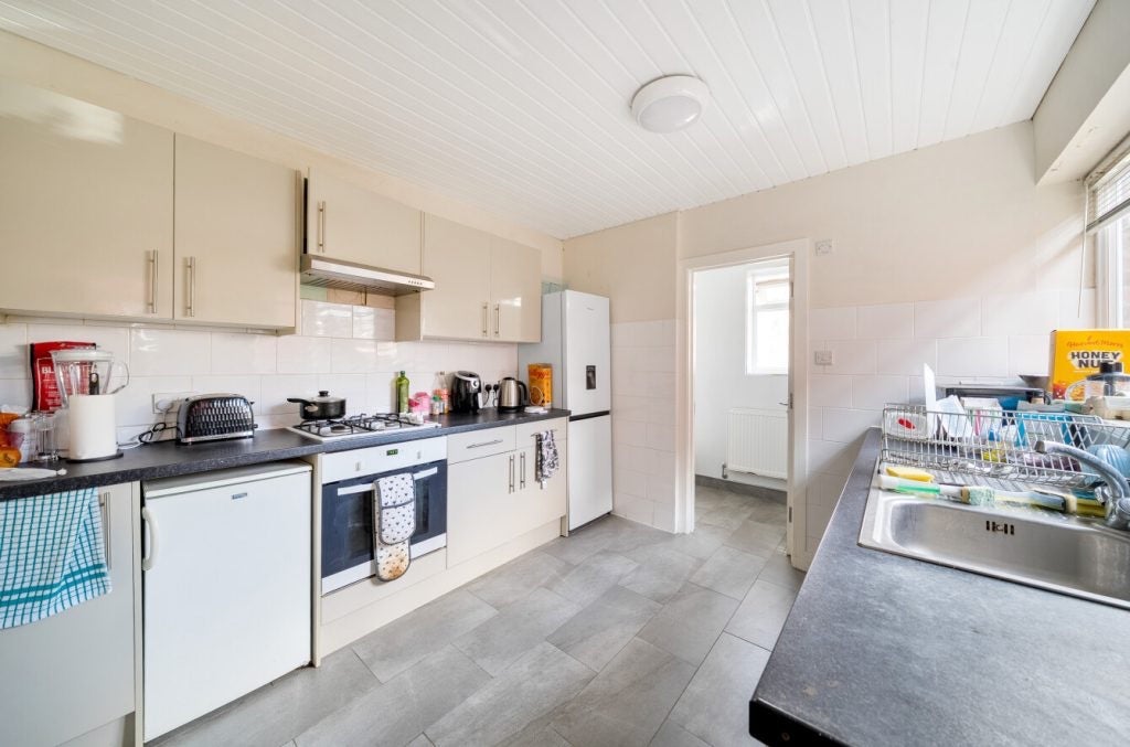 Room Thackeray Road in Southampton