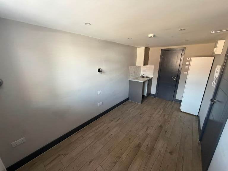 Flat Bledlow Close in Greater London