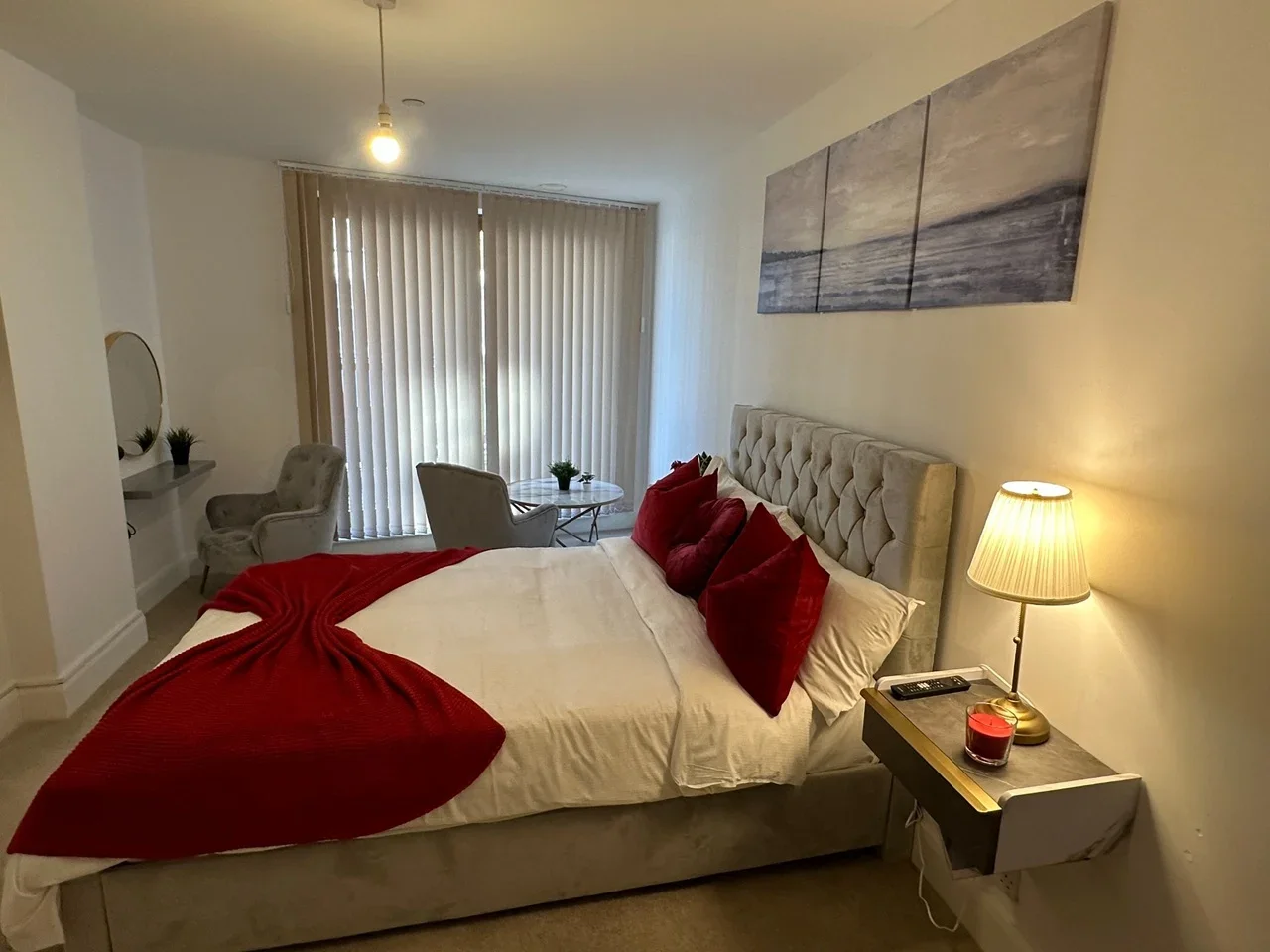 Flat Hawthorn Road in Greater London