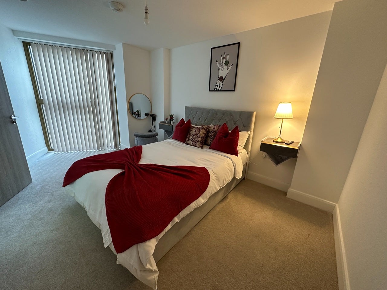Flat Hawthorn Road in Greater London
