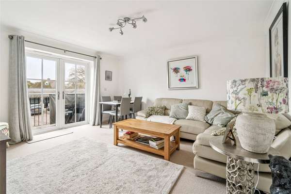 Flat Dedmere Road in Marlow
