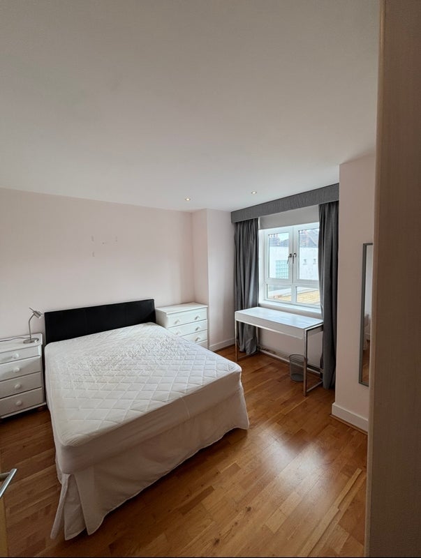 Room Clapham High Street in Greater London