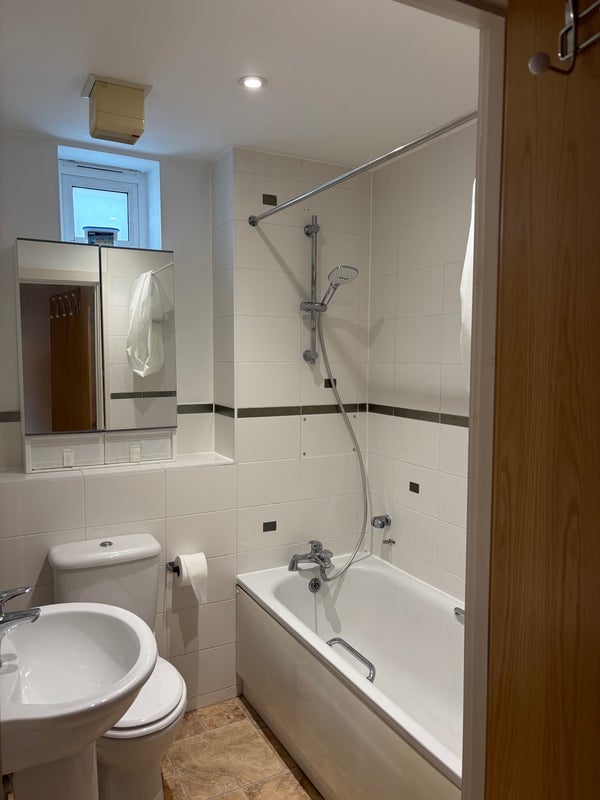 Room Clapham High Street in Greater London