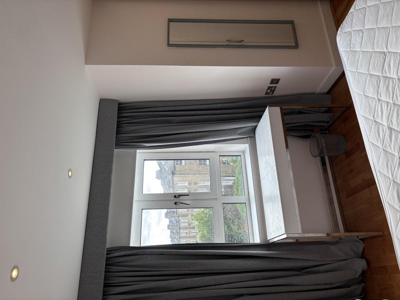 Room Clapham High Street in Greater London