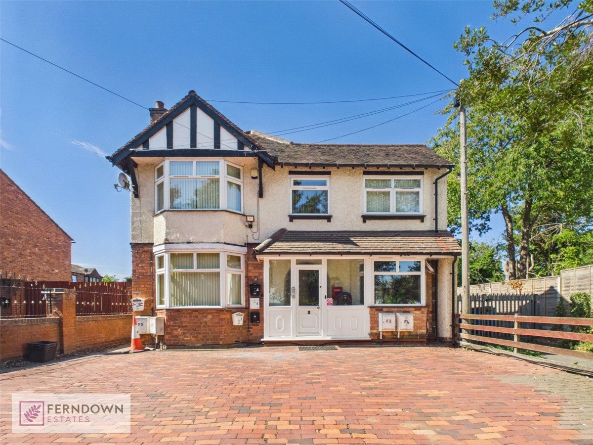 Flat Elmdon Road in Metropolitan Borough of Solihull
