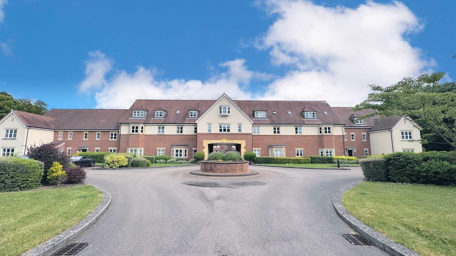 Flat Tudor Court in Derby