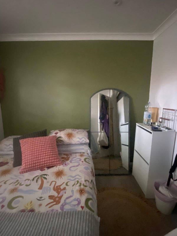 Room Bledlow Close in Greater London