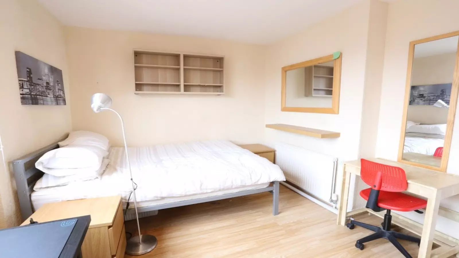 Room Gernon Road in Greater London