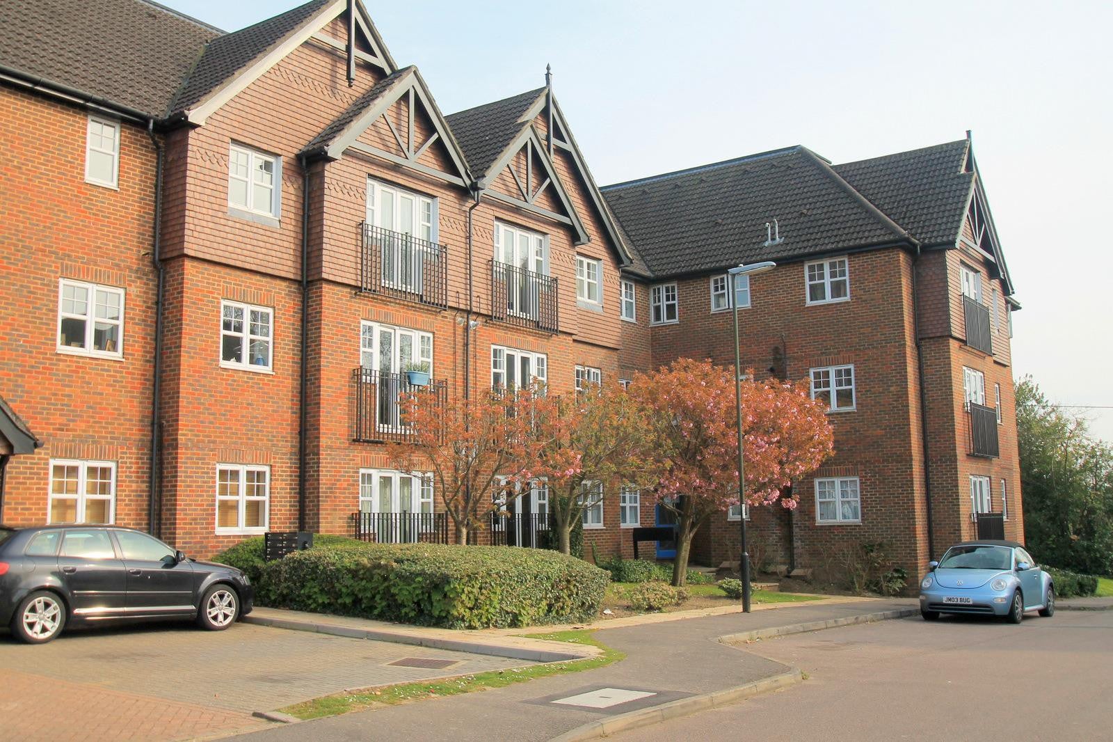 Flat Turners Hill Road in Crawley