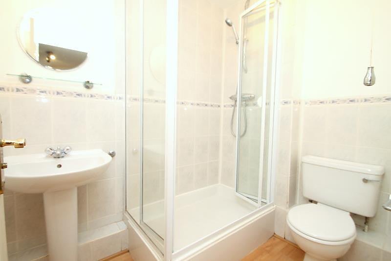Flat Turners Hill Road in Crawley