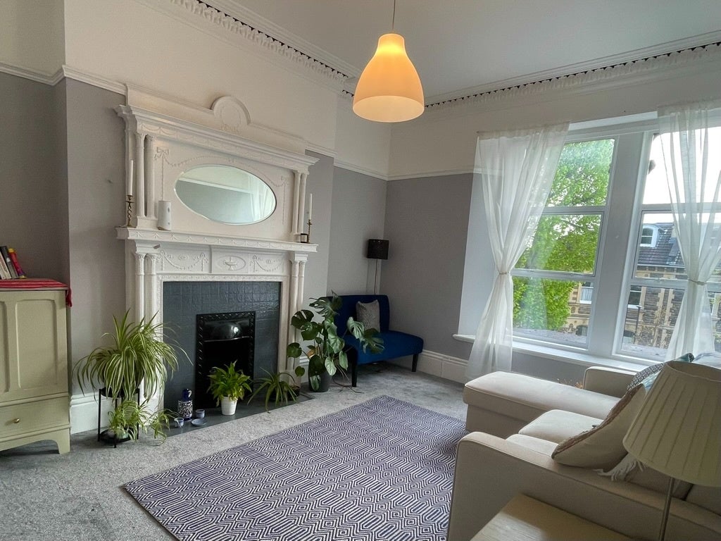 Flat Hanbury Road in Bristol