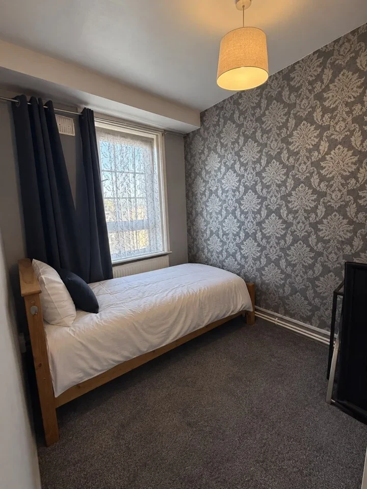 Room Saltwell Street in Greater London